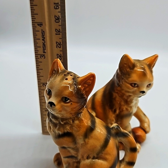 Pair of ceramic orange cat salt & pepper shakers - Picture 9 of 10